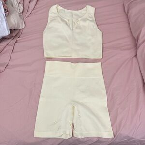 Crème coloured workout gym set